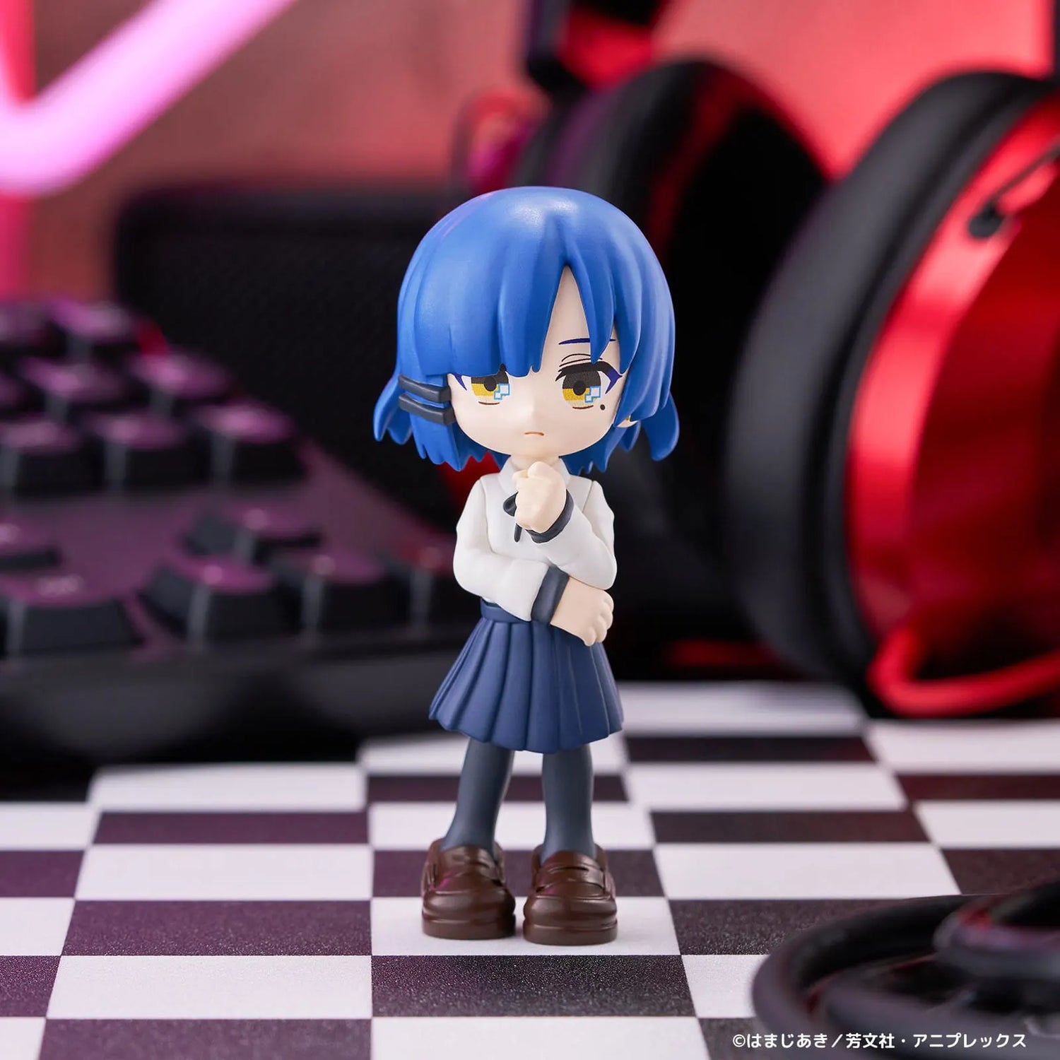 Bocchi the Rock! Ryo Yamada vinyl figure with serious expression and blue hair