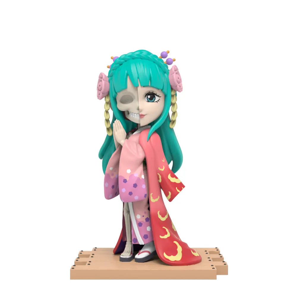 Freeny’s Hidden Dissectibles One Piece Ladies Edition Hiyori figure in kimono with half character sculpt and half anatomical cutaway