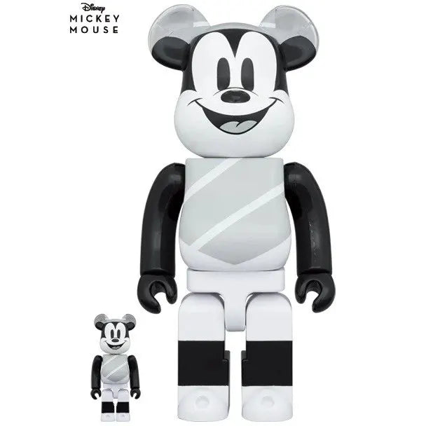 Medicom Toy Bearbrick 400% & 100% set Mickey Mouse Gallopin’ Gaucho front view collectible figures