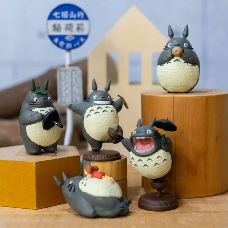My Neighbor Totoro blindbox figures displayed on wooden blocks with backdrop