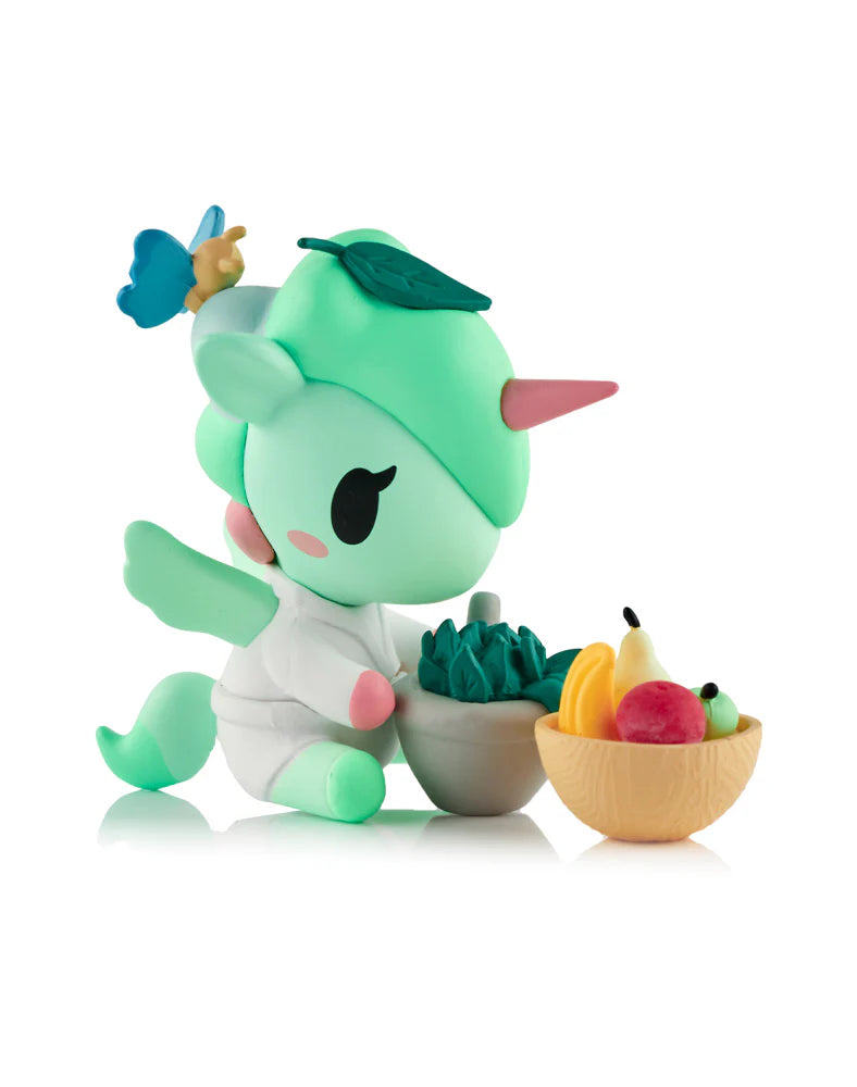 Spa Day Unicorno preparing healthy fruit bowl tokidoki blind box figure
