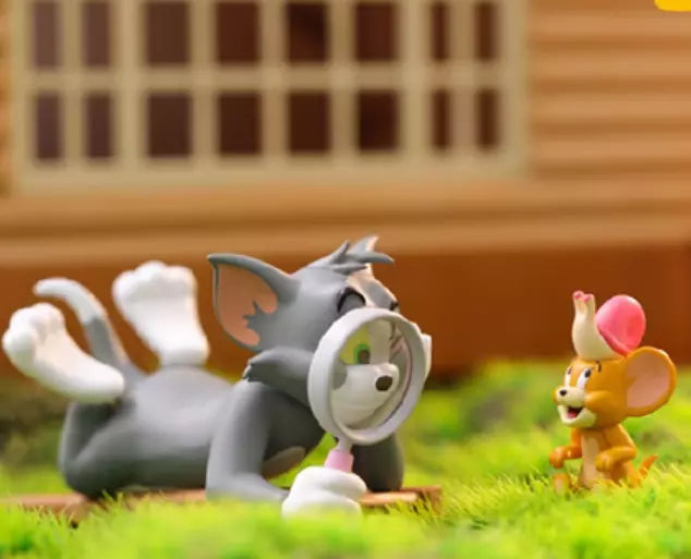 Tom examining Jerry with a magnifying glass in Best Friend's Day blind box collectible figure
