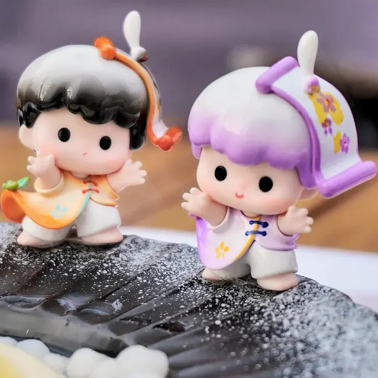 Zozo & Yoyo vinyl figures with traditional scroll hats in Lucky Double Treasure Series