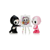 Adios painting a portrait of Ciao Ciao in the Forever My Muse Tokidoki blindbox figure