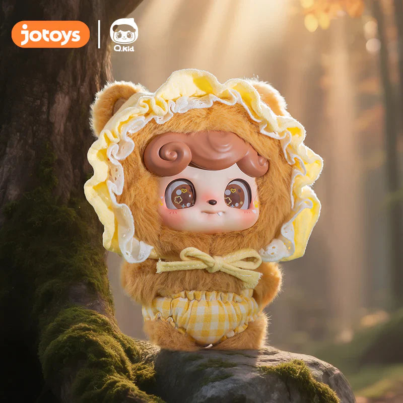 Q.Kid Fairy Tales plush figure in bear costume with yellow bonnet
