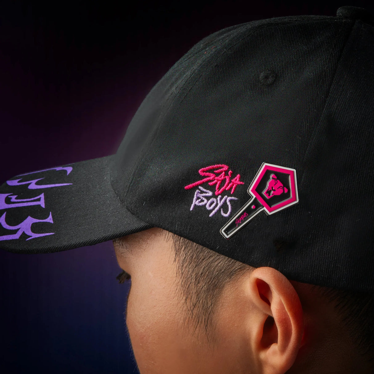 Saja Boys lightstick pin on black cap styling